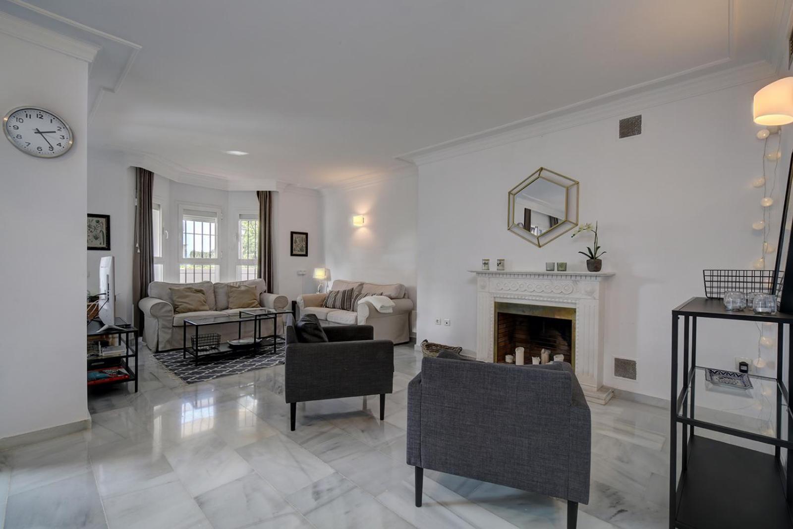 Beatiful Newly Renovated 3 Bedroom * Marbella