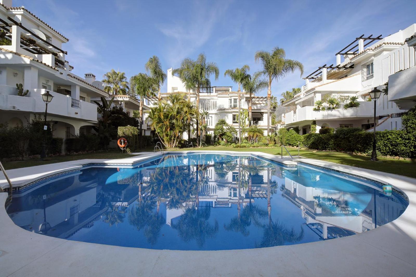 Beatiful Newly Renovated 3 Bedroom Apartment *